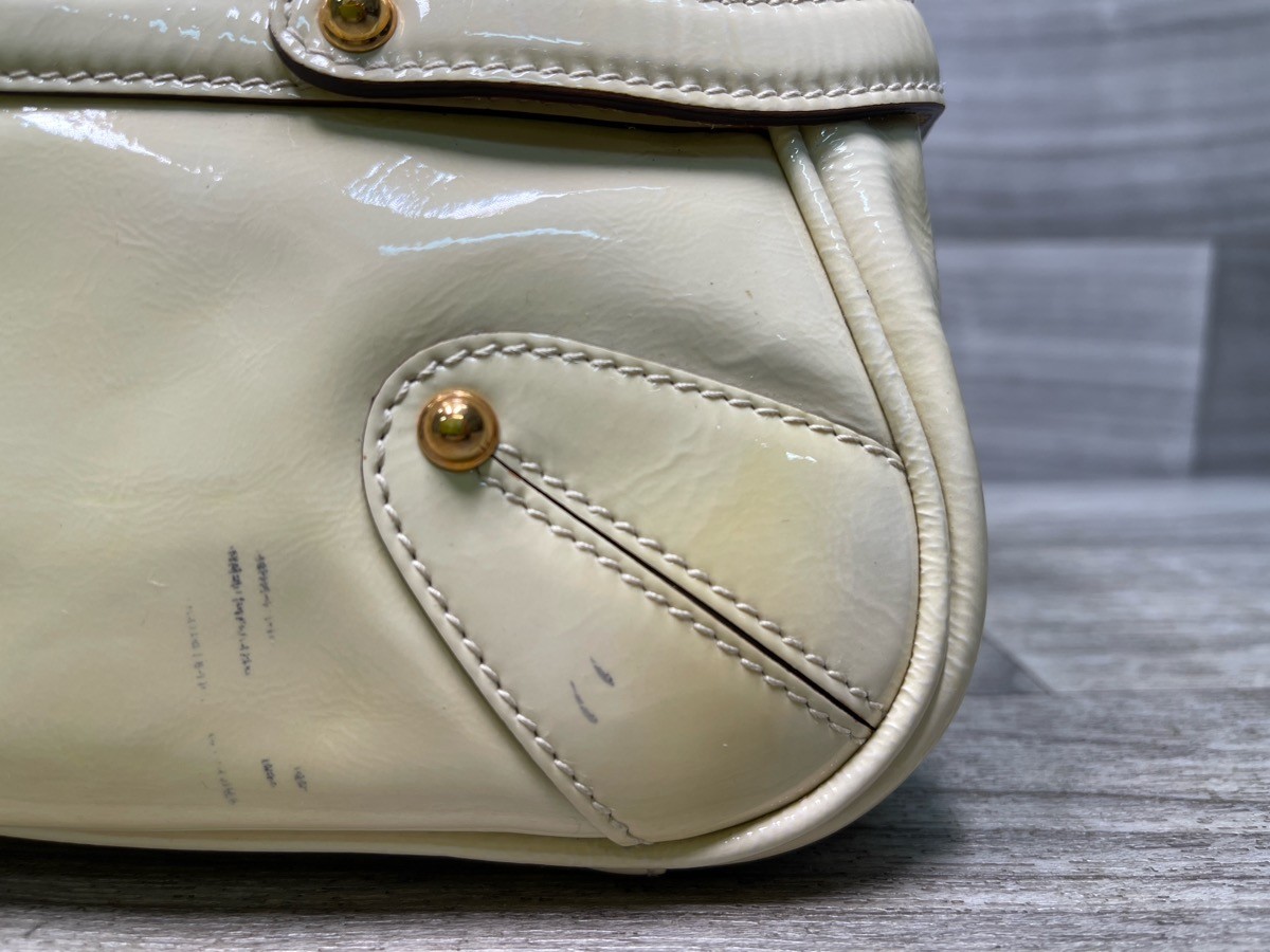 Gucci White Patent Leather Horsebit Shoulder Bag – Authentic (I-12543)