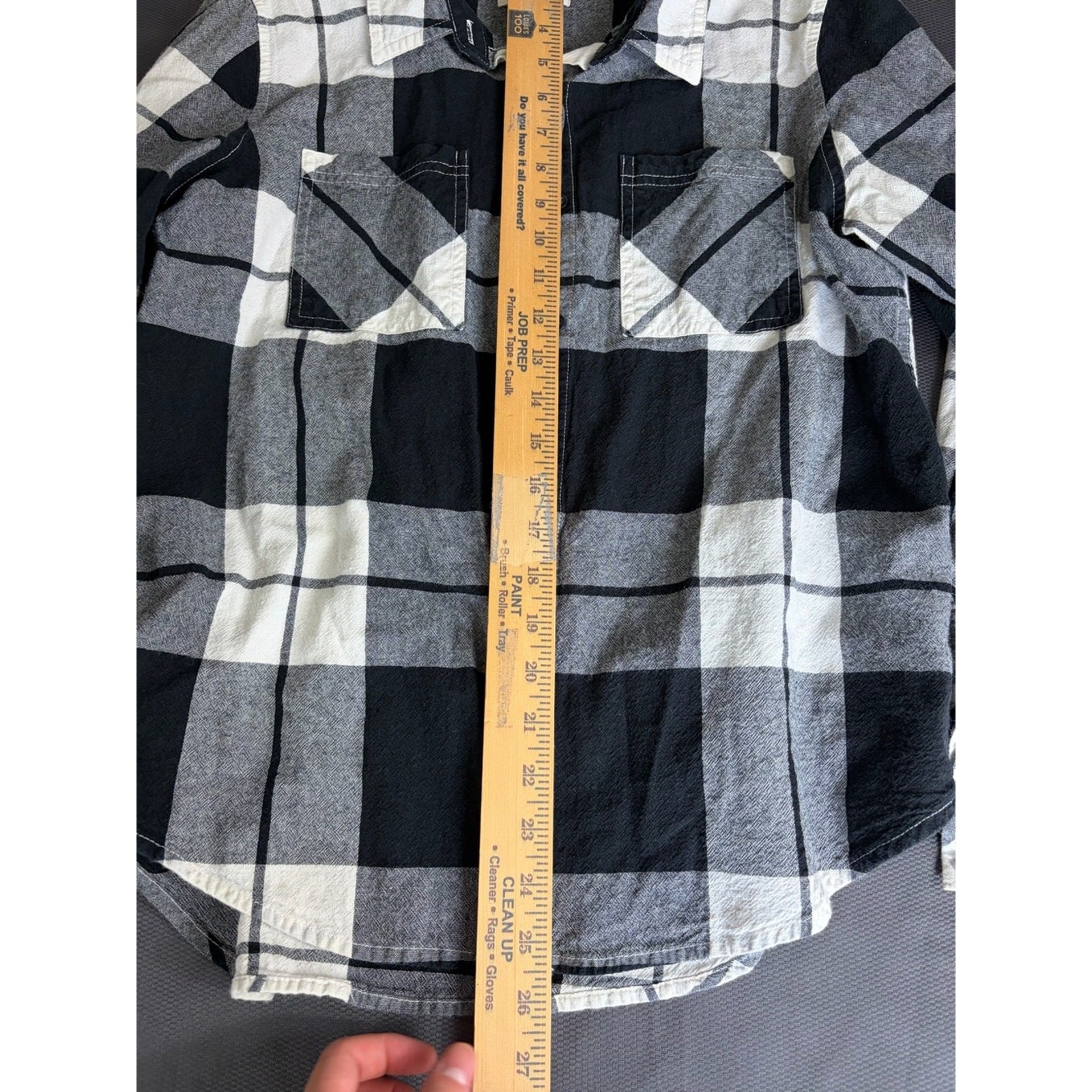Universal Thread Black and White Plaid Button-Up Shirt size M 100%cotton