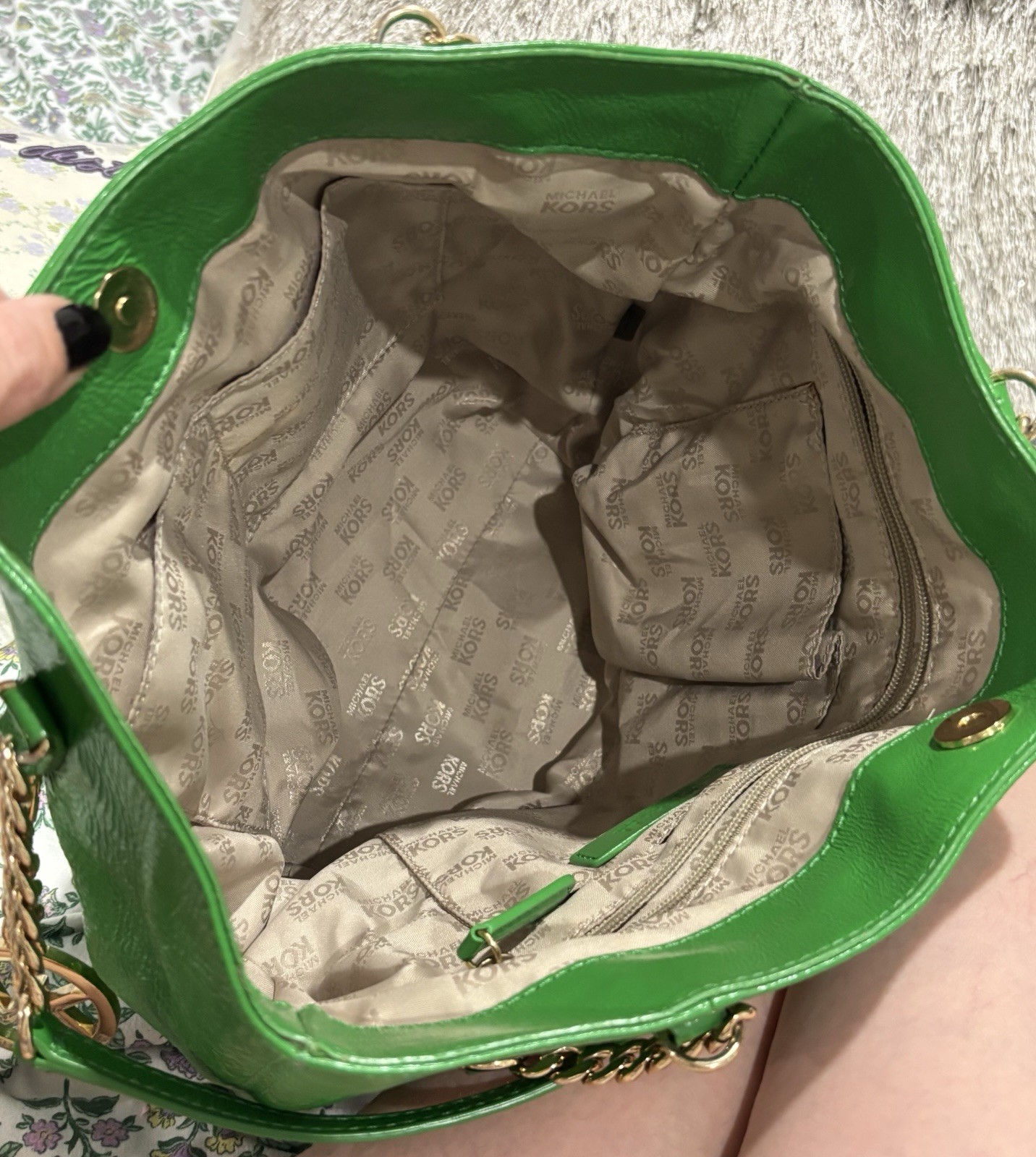 Michael Kors Jet Set Tote Bag bright green patent leather gold chain accents