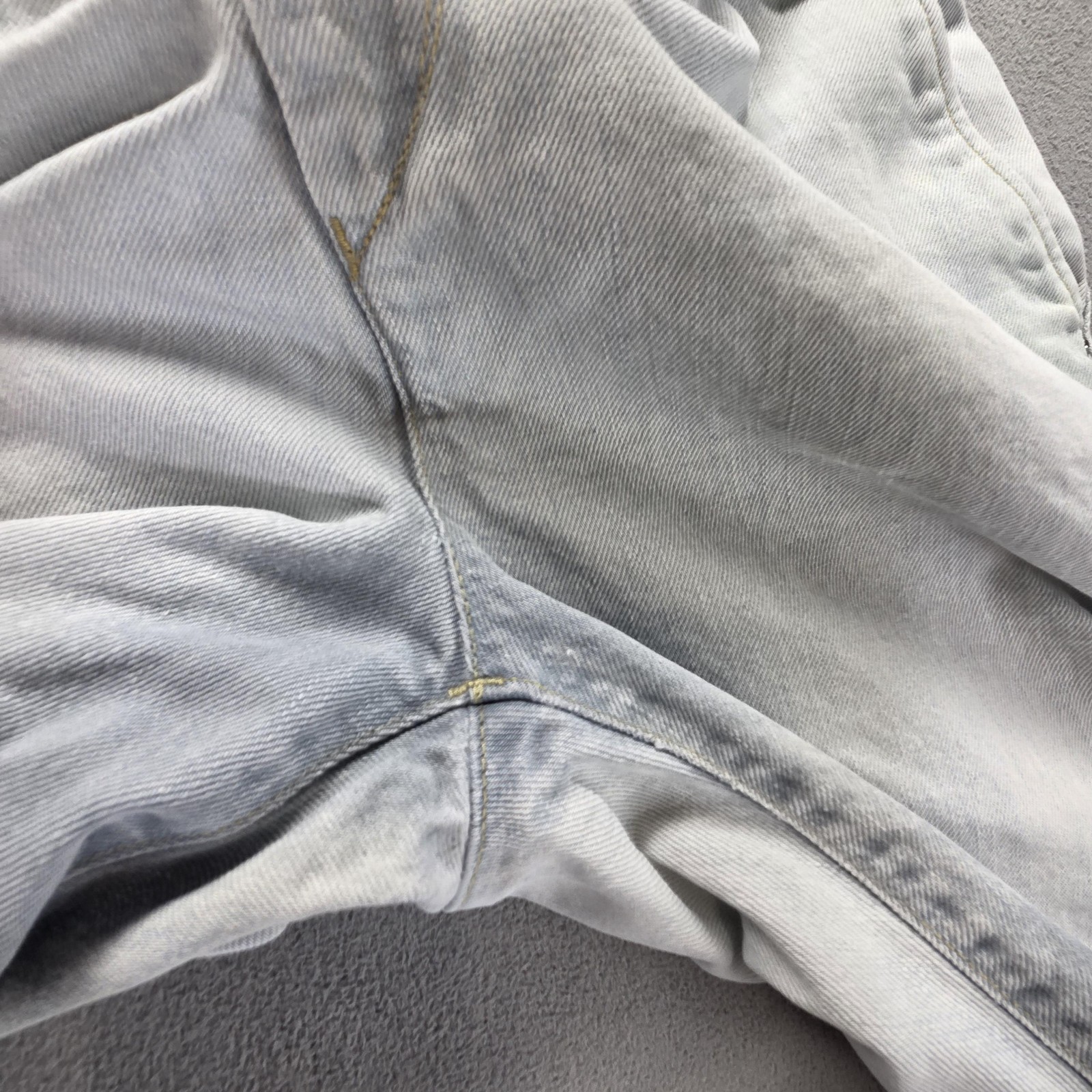 Vintage Levis Engineered Jeans Mens Blue Light Wash Twisted Zip Fly Fits 30×28