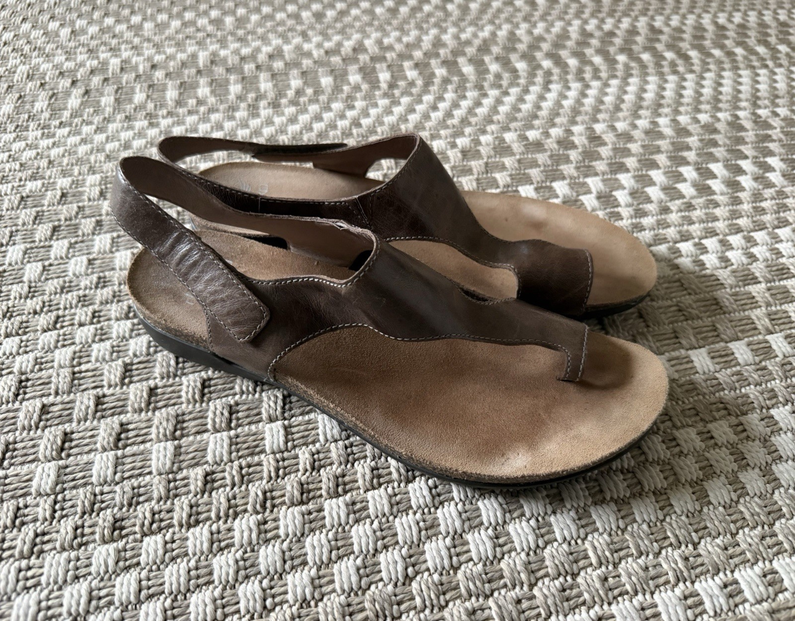 DANSKO Reece Thong Flat Slingback Sandals 40 9.5 10 Brown Waxy Burnished Leather