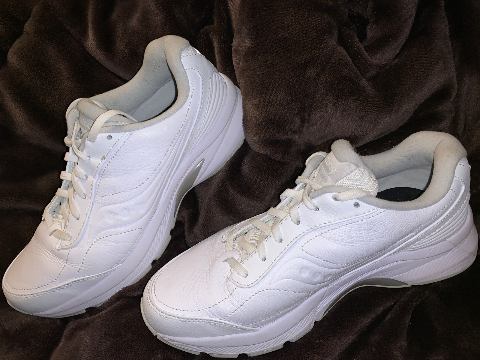 Saucony Womens Omni Walker White Athletic Walking Shoes Size US 10 W med