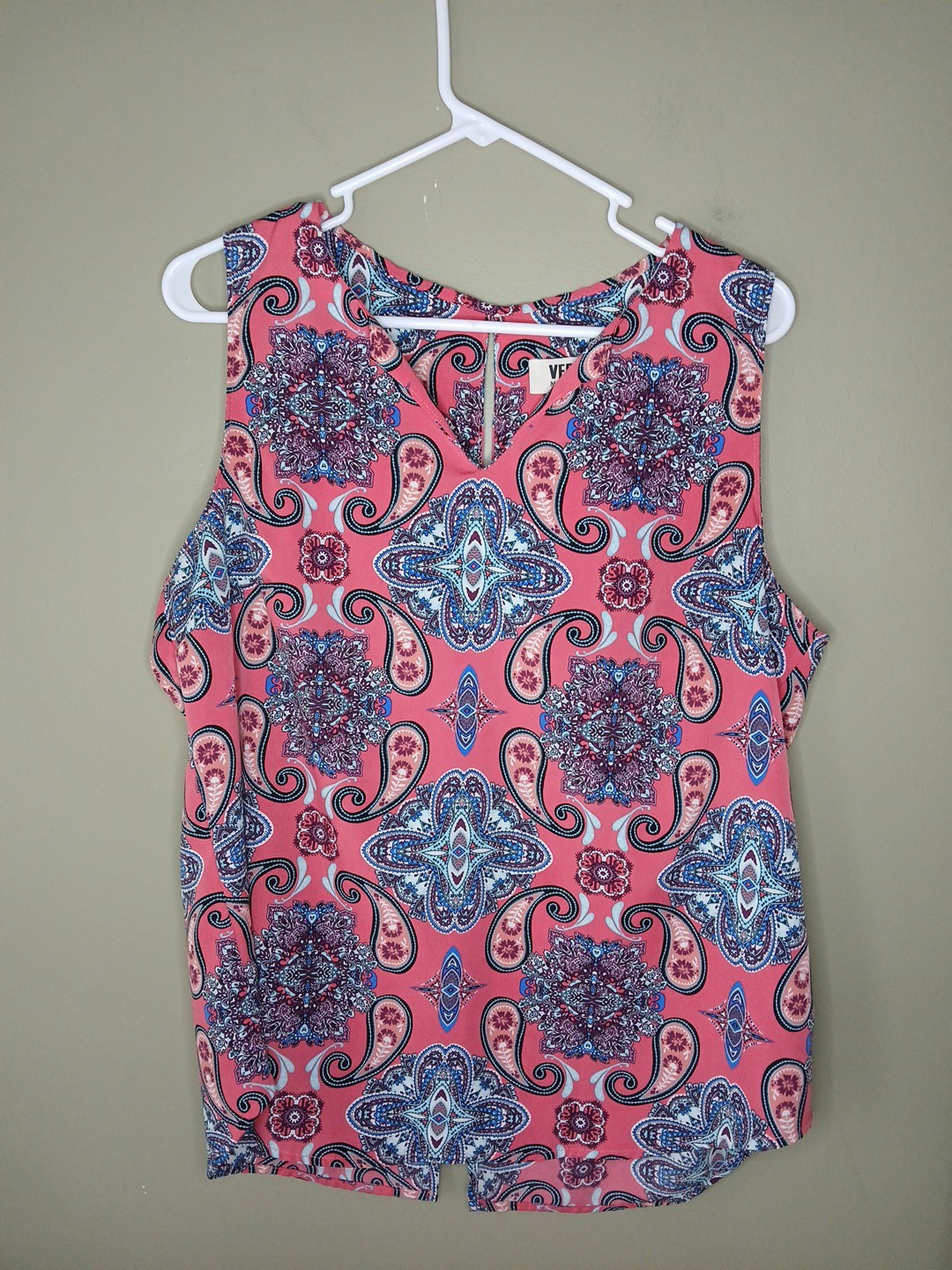 Verse Pink Paisley Large Tank Top V Neck 20 Inches Armpit To Armpit Loose Flowy