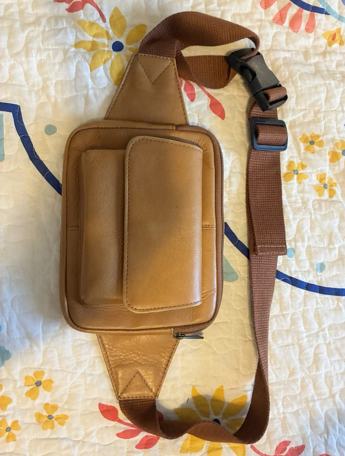 Le Donne Brown Crossbody Belt Bag Zip Magnetic Closure Adjustable Strap Pockets