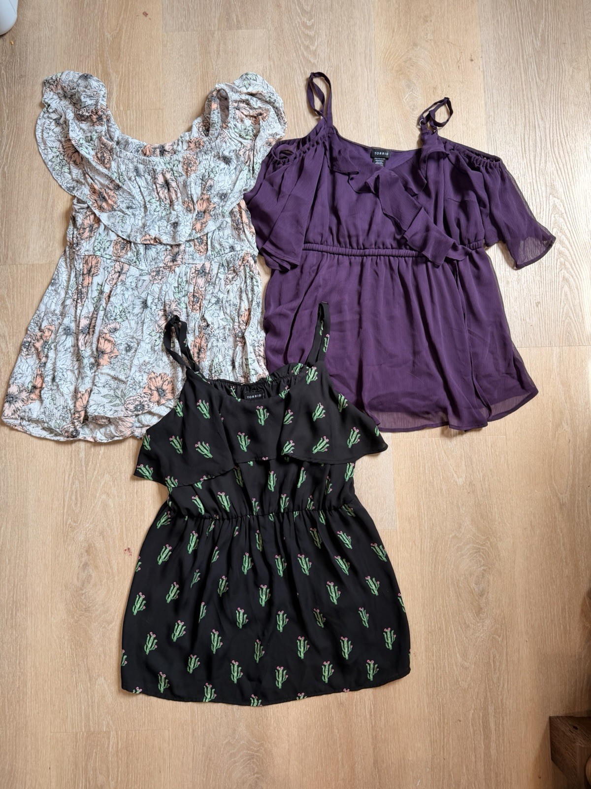 HUGE TORRID LOT! Size 1XL 23 Different Shirts & Patterns Rarely Worn