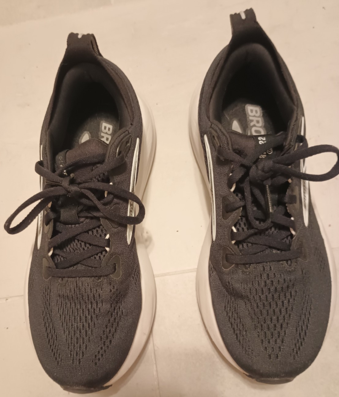 Size 8 – Brooks Glycerin GTS 22 Black Grey White Women’s Gently Used