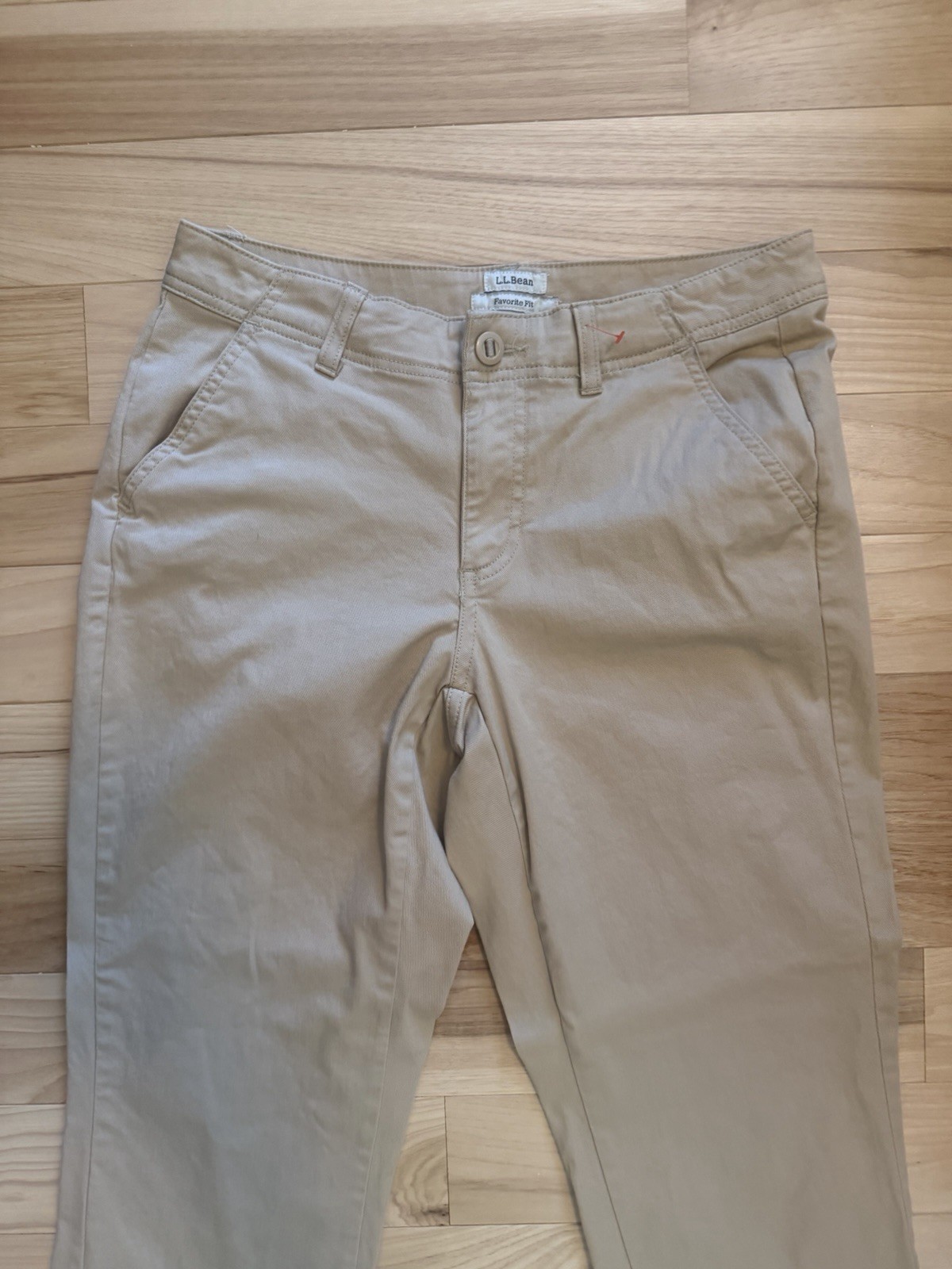 L.L.Bean Favorite Fit feature a classic straight-leg cut Women Size 4