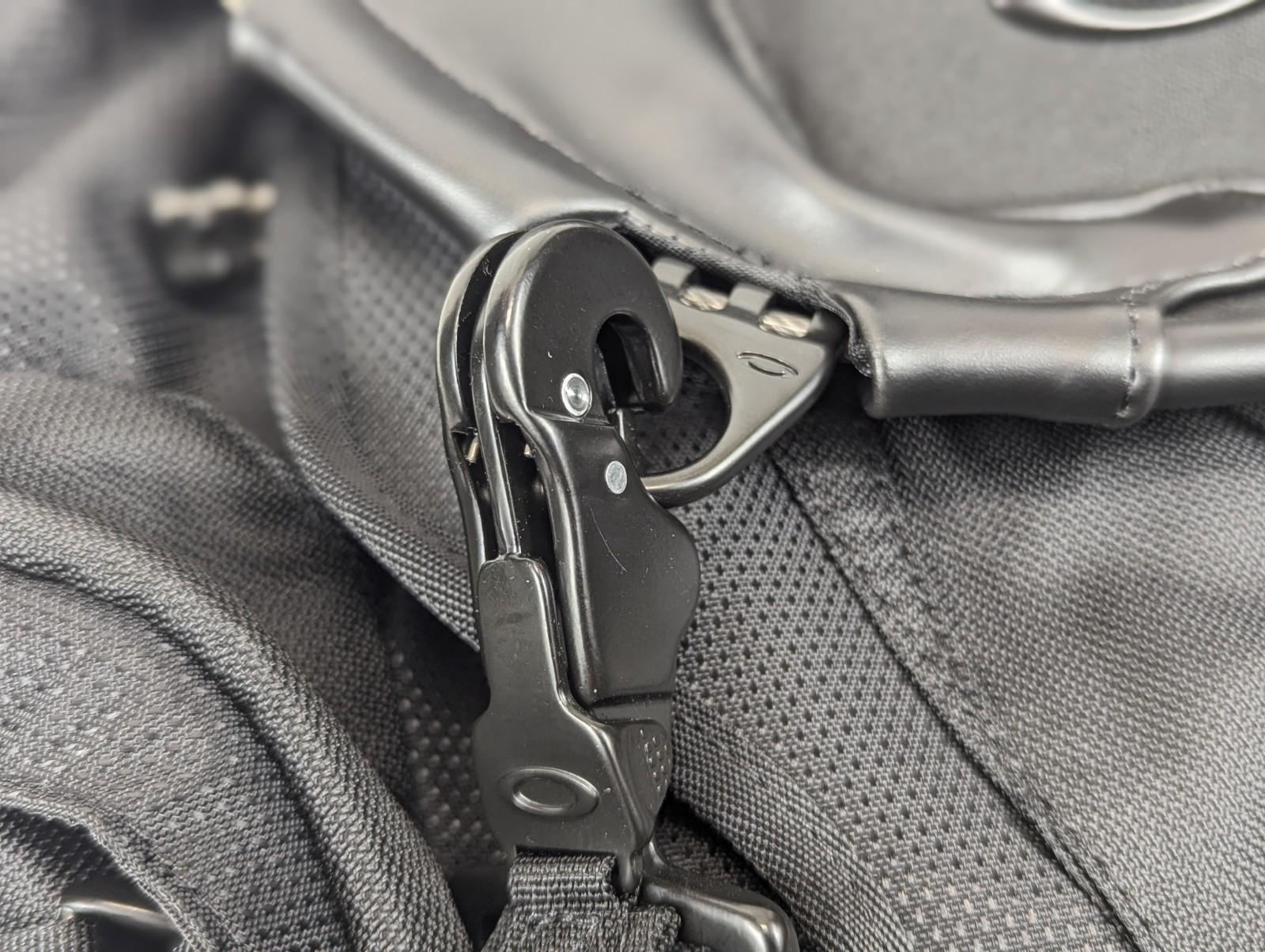Oakley Kitchen Sink Backpack 34L Stealth Black Tactical Travel Riding