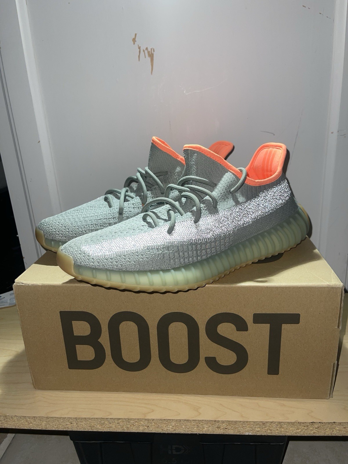 Adidas Yeezy Boost 350 V2 Men’s Size 10.5 Carbon Beluga