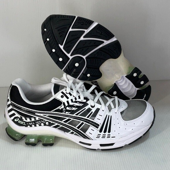 Woman’s Asics gel Kinsei og black, white size 10 us