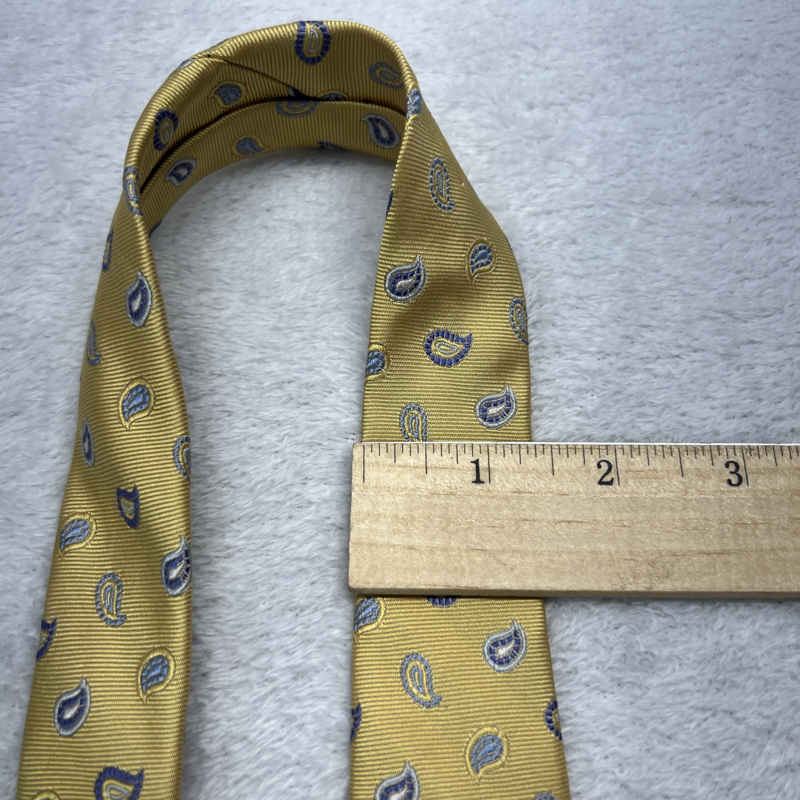 Brooks Brothers Irregular Gold Paisley Mens Necktie 3.25×58.5” Silk Made In USA