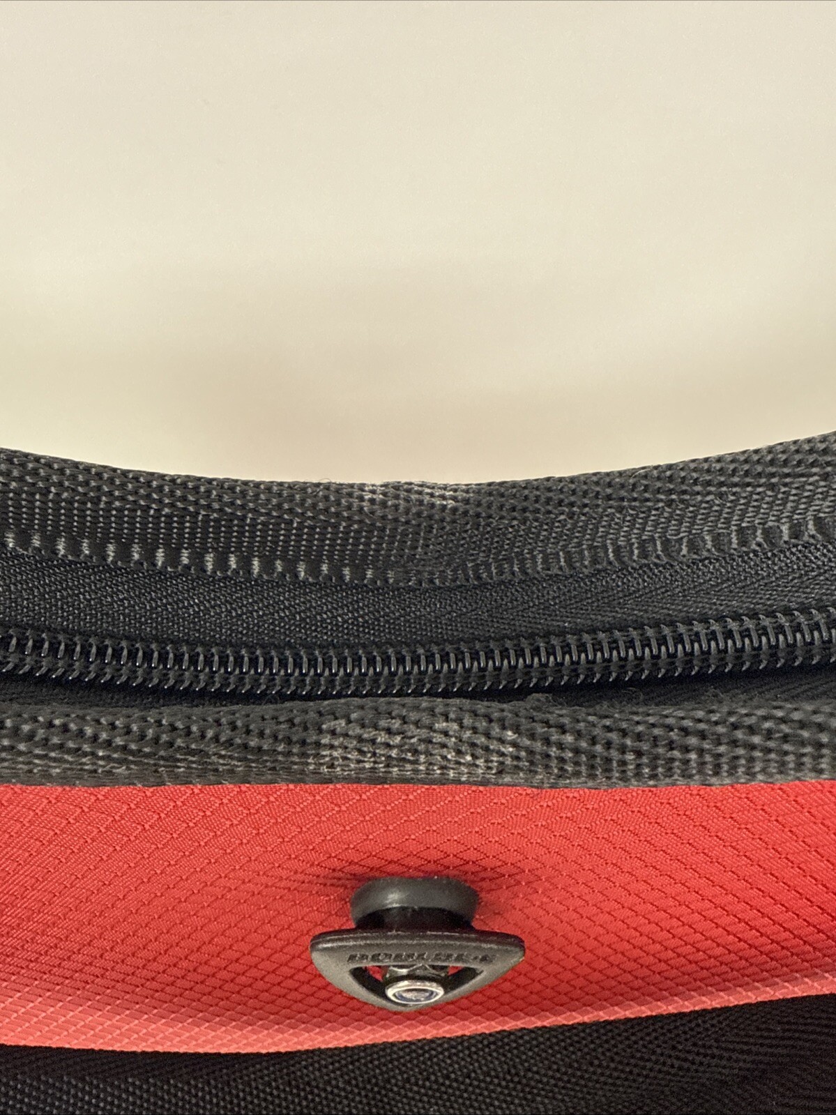 2004 BOBLBE-E Sweden Hardshell Purse Red/Black Double Strap Rubber Ball Feet