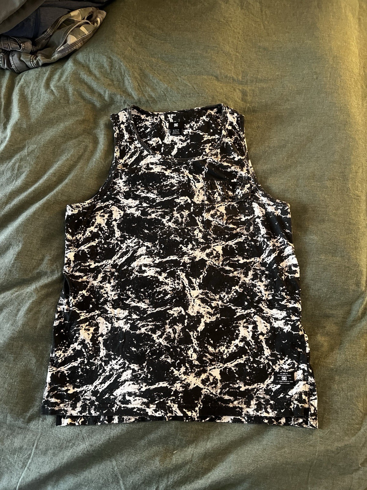 DC Men’s Abstract Black & White Sleeveless Round Neck Knit Tank Top Size M