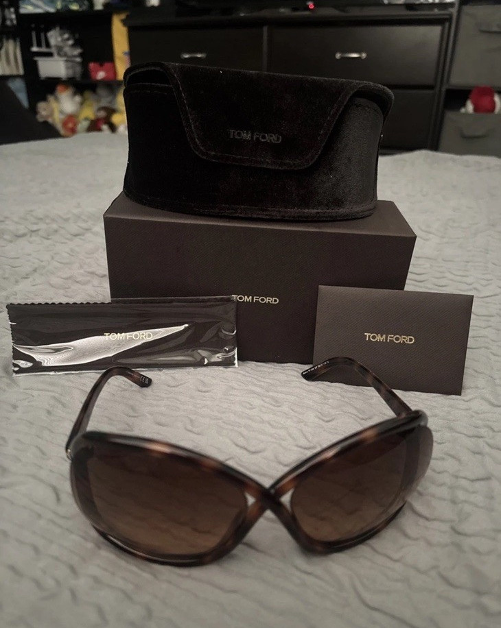Tom Ford FT1068 52f Women’s dark Havana/brown gradient 68-15-115 sunglasses