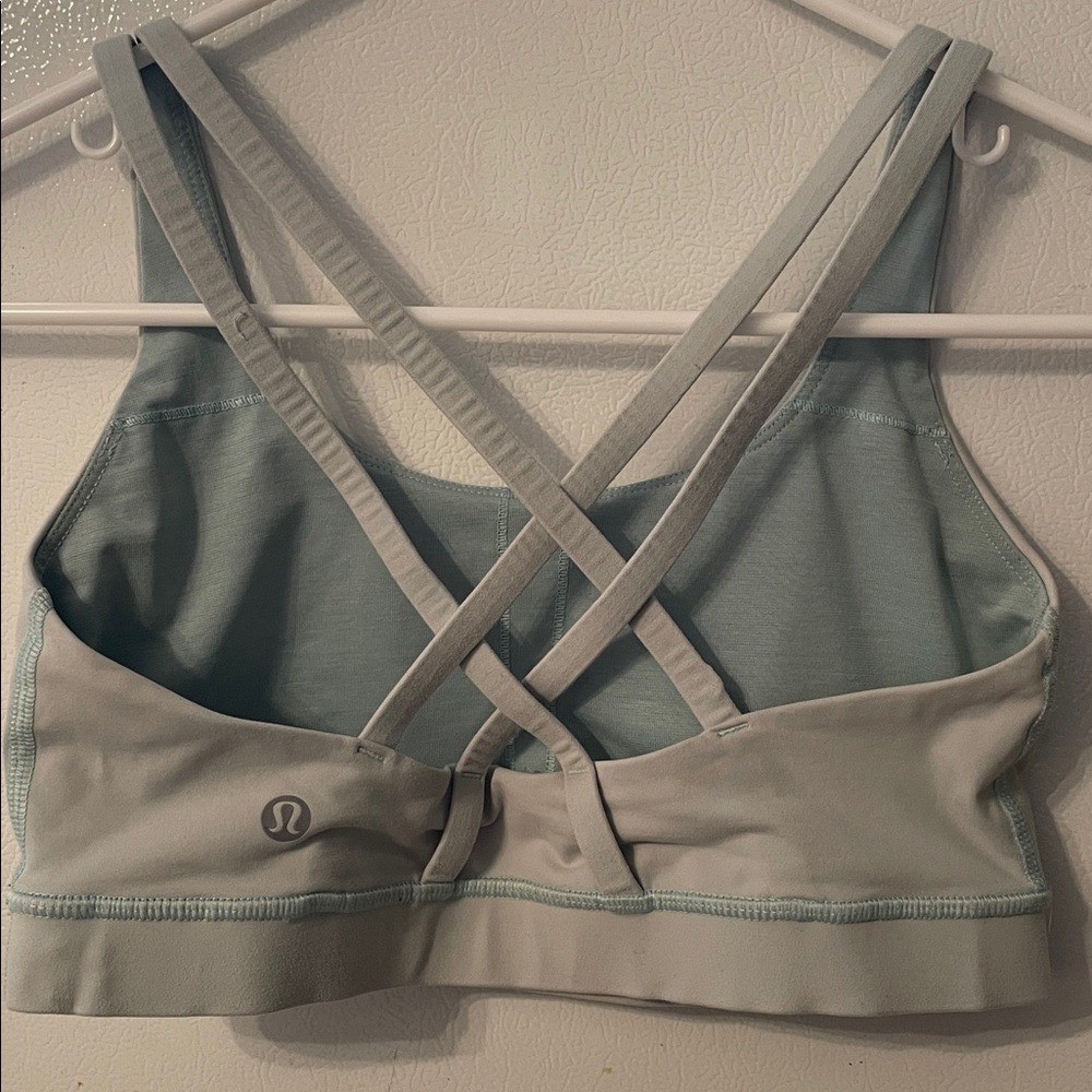 Lululemon Size 6 Women’s Powder Blue Cross-Back Sports Bra