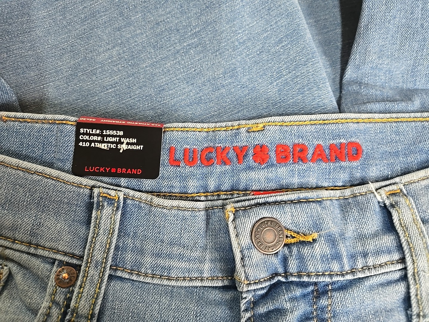NWT: Men’s Lucky Brand 410 Athletic Straight Jeans – Light Wash – 32×30 or 34×30
