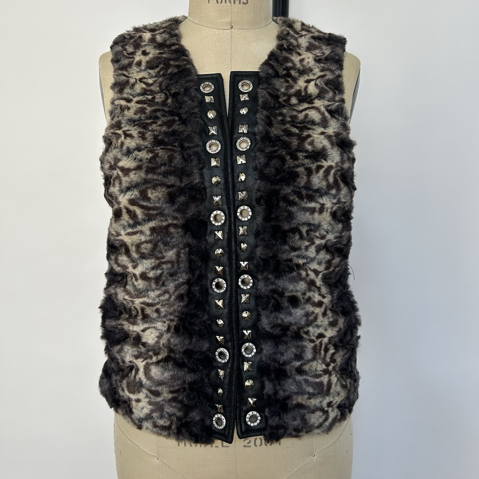 Cache faux fur vest with leopard print and silver studs, size M. #leopardprint