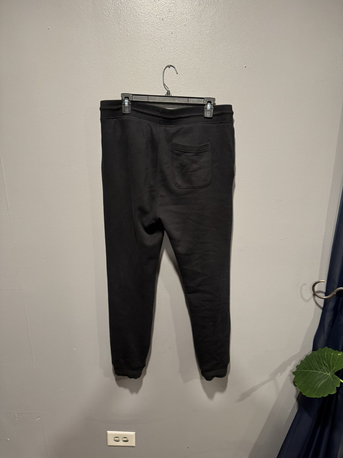 2 Pairs of Men’s Black & Dark Gray Sweatpants Joggers Lot (Hurley & SP Active)