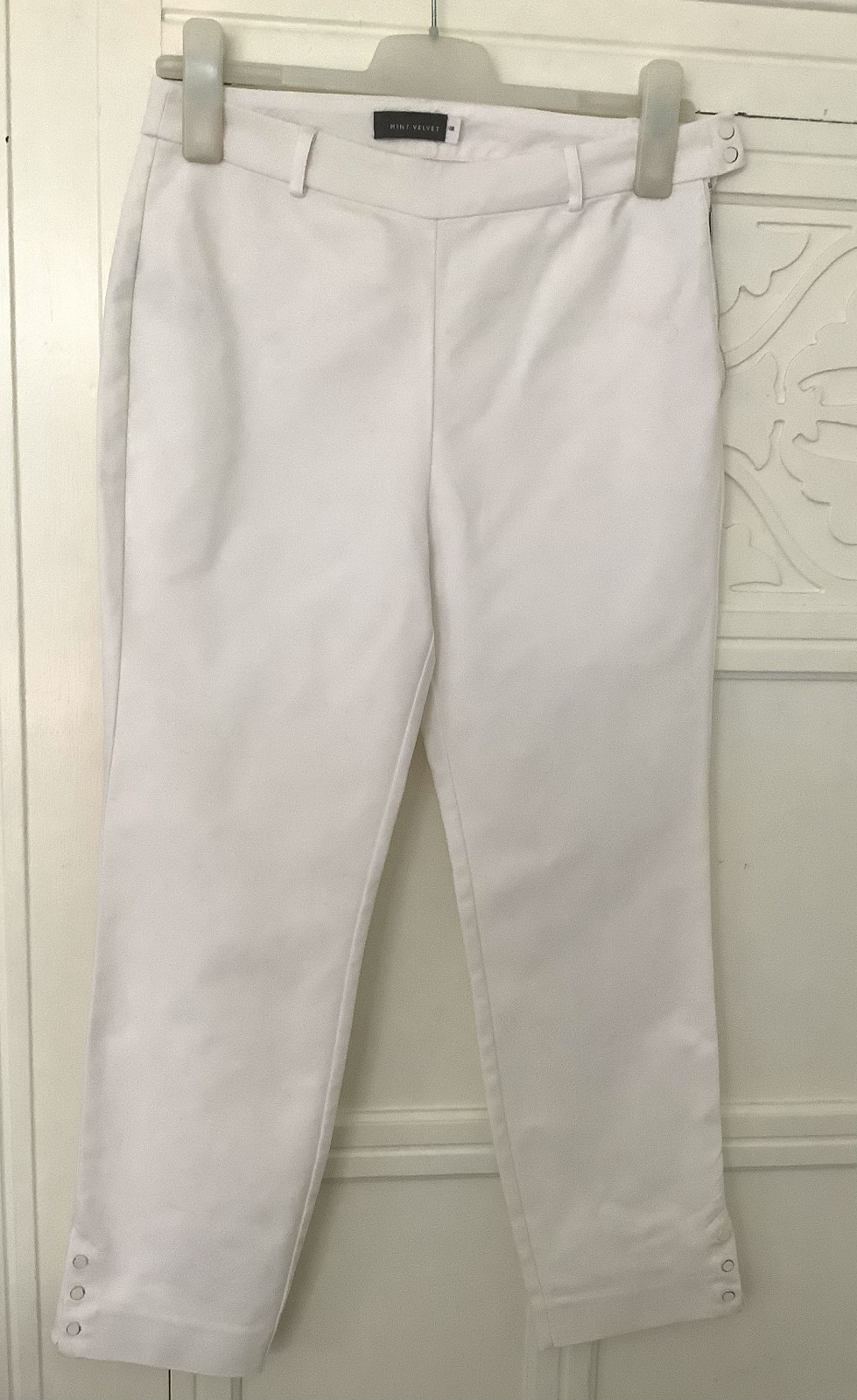 MINT VELVET: White 97%Cotton3%Elastane Capri trousers. Size: 10R See meas. below