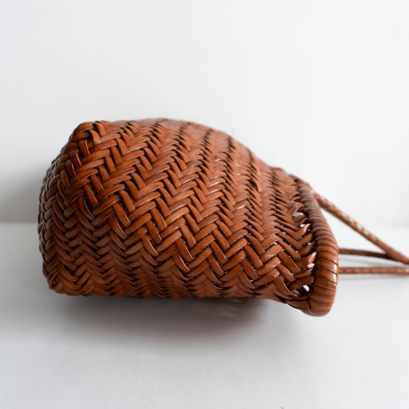 Beautiful item DRAGON Leather mesh handbag Woven Dragon 26060882
