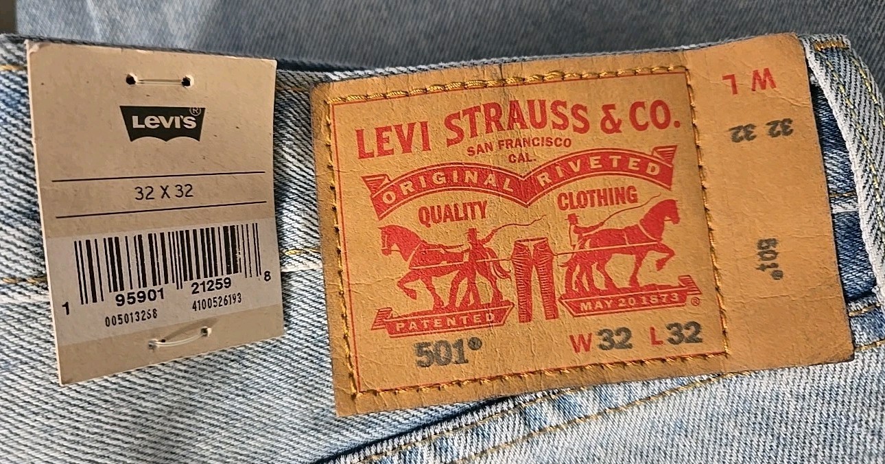 Levi’s 501 Jeans Button Fly 30 32 33 34 36 38 Straight Leg Destructed Knees Mens