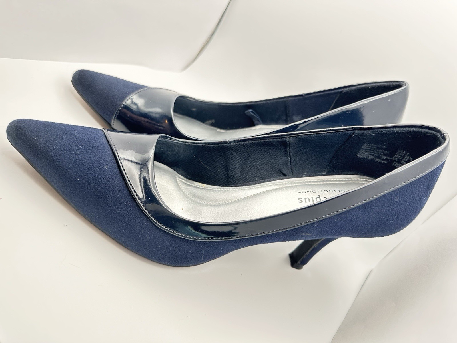 Comfort Plus Women’s Blue Pointed Toe size 7 Pumps Patent Accents Faux Suede