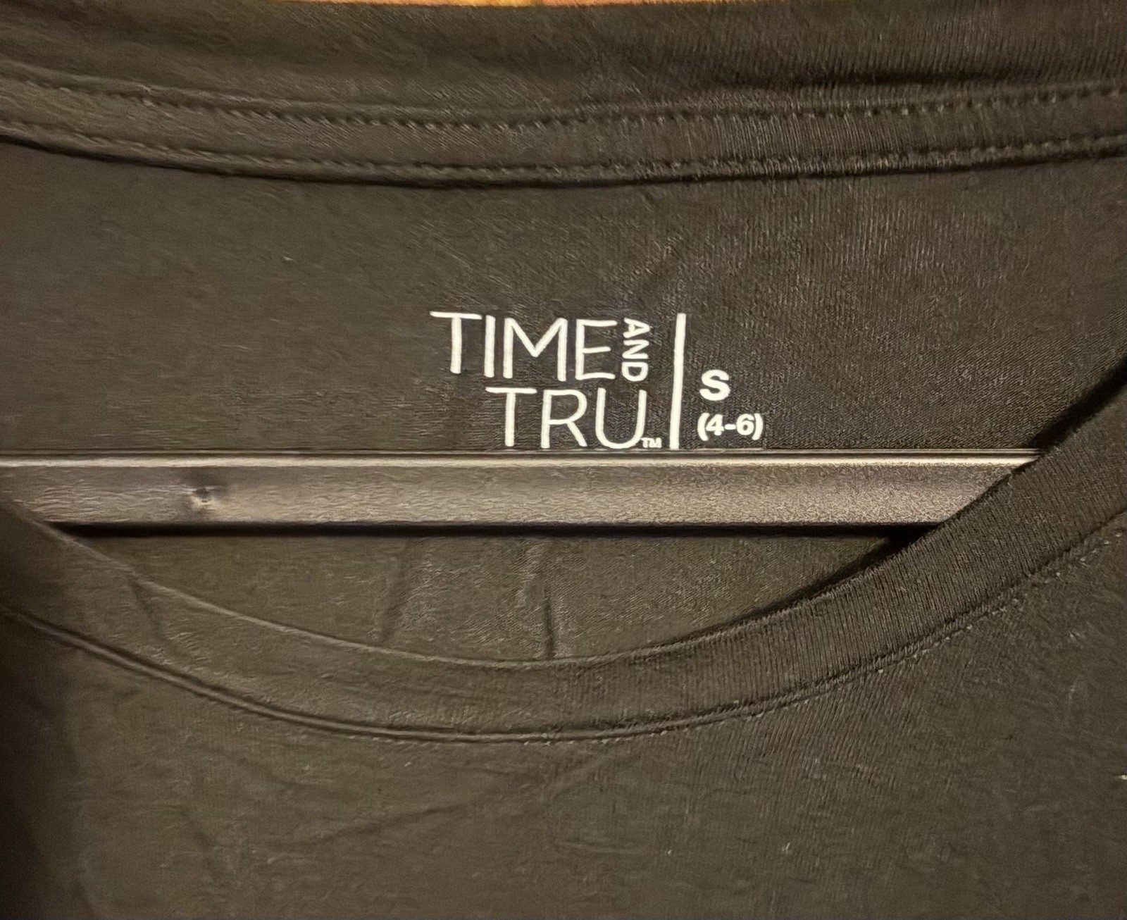 Time and Tru Womens S Black Solid Scoop Neck Short Sleeve Knit Pullover Tee