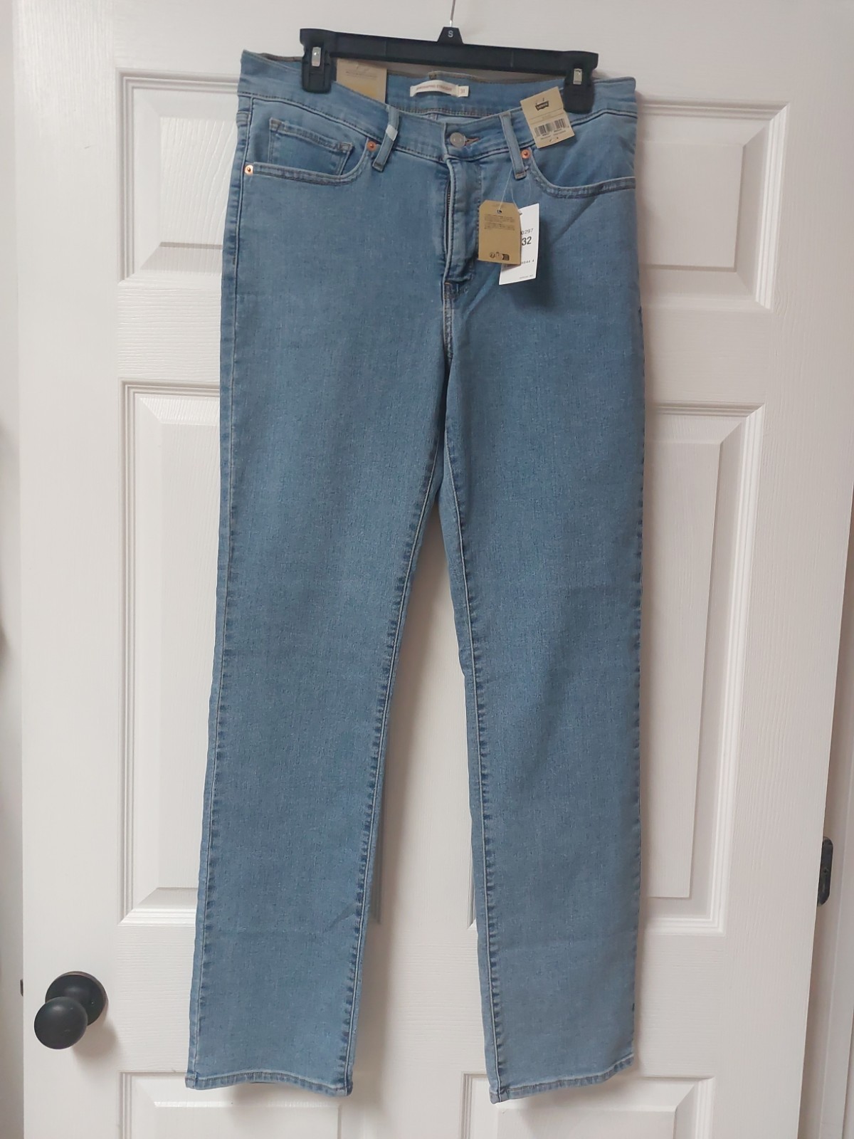 Levi’s Women’s Denim 314 Shaping Straight Jean Size 31 x 32 Light Wash