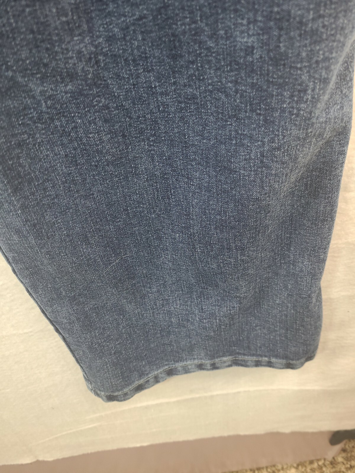 NEW Wrangler Mens 42 x 32 Relaxed Fit Carpenter Hammer Loop Denim Blue Jeans NWT