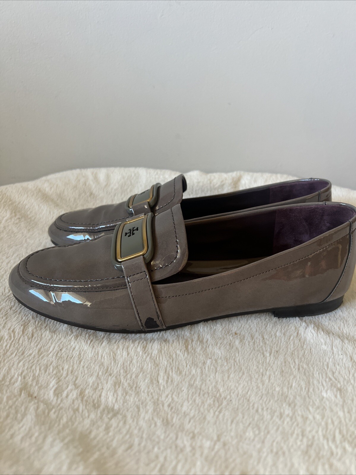 Tory Burch Georgia Patent Leather Loafers Size 7 1/2 Grigio Spongy w/ Gold Logo