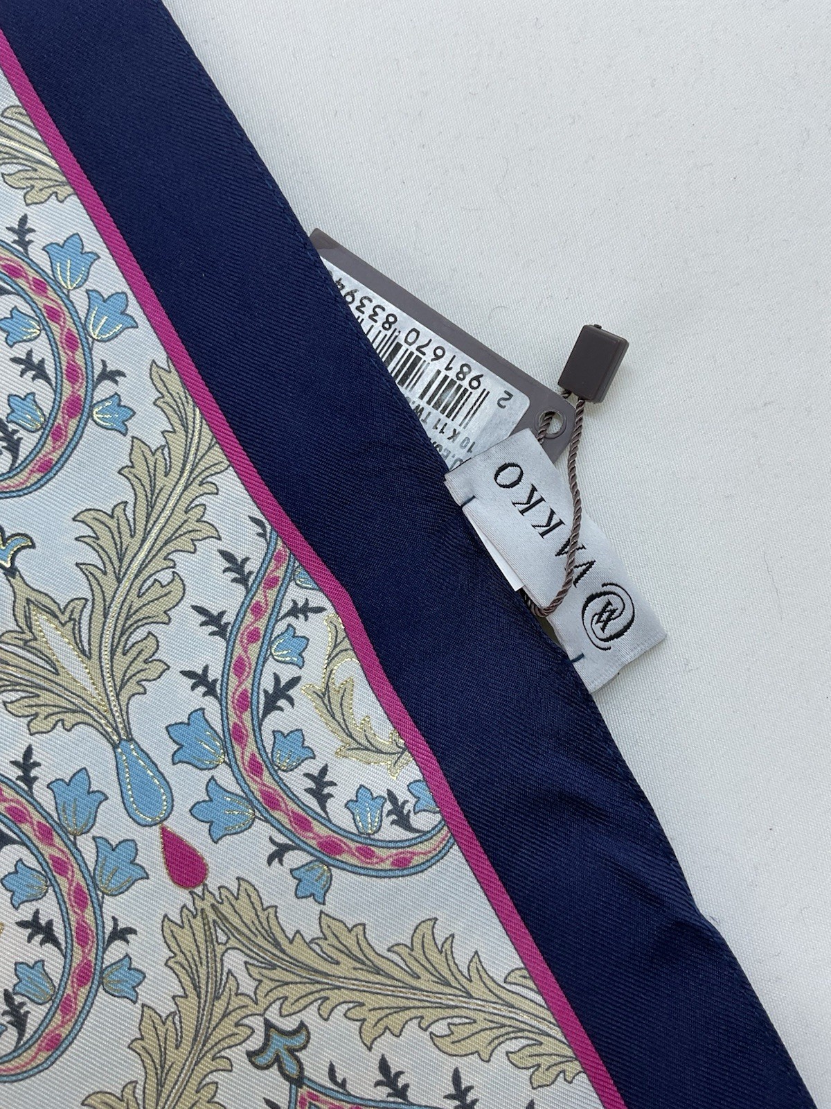 VAKKO women’s Delicate Floral Glittery Rectangle Satin Scarf 52″/11″ NEW.W.TAG #