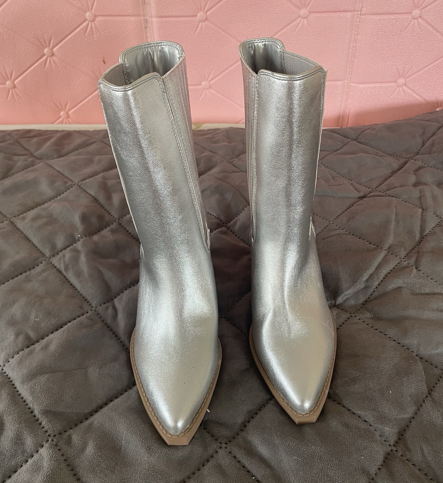 FOREVER 21 Women’s Silver Ankle Bootie US 6 Pointed Toe Block Heel Logo