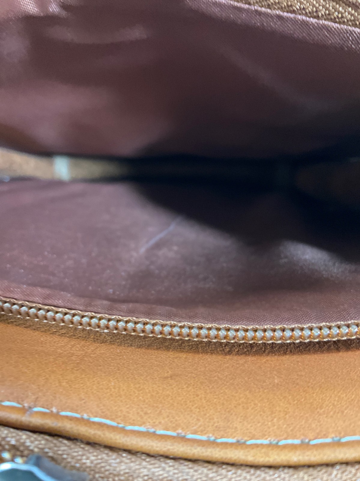 Le Donne Tan Leather Shoulder Bag – Structured Organizer with Adjustable Strap a