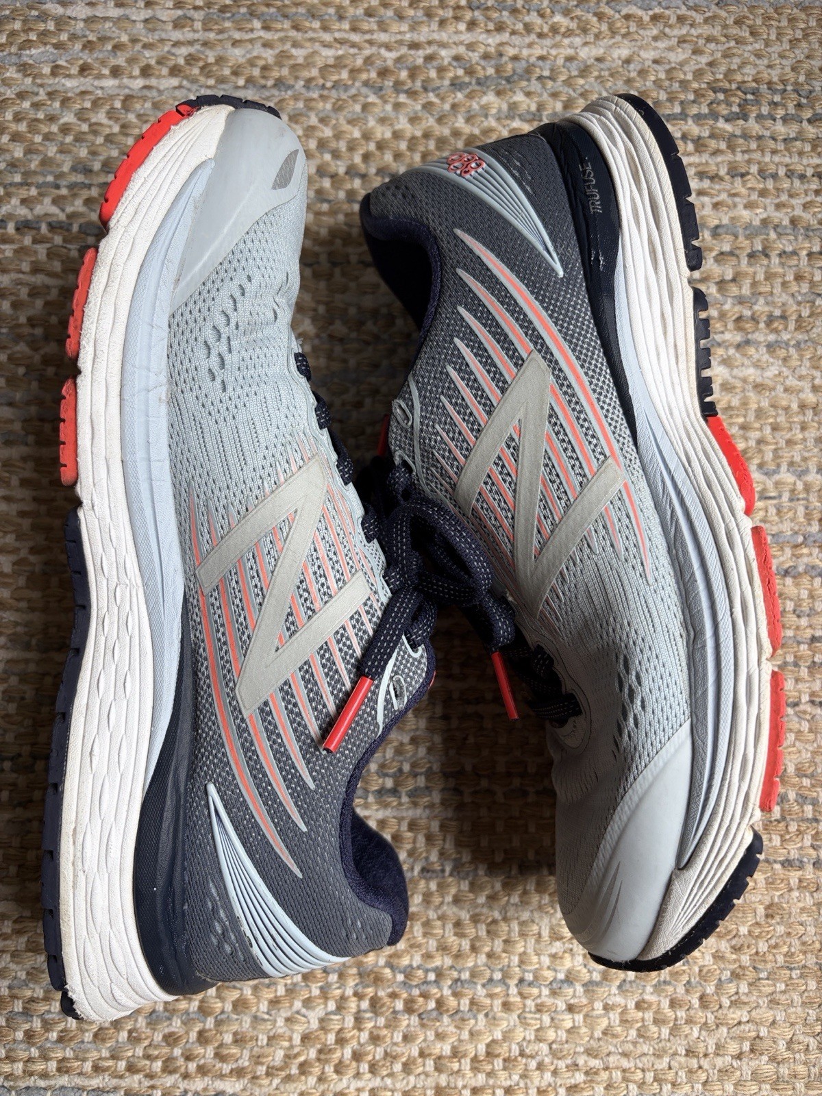 New Balance 880 Light Blue Running Shoes with Navy and Coral Details. Size:7.5
