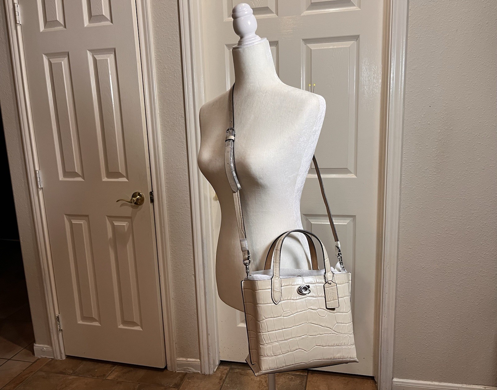 Coach Willow Tote 24 – Chalk, Embossed, Croc, Leather, NWT