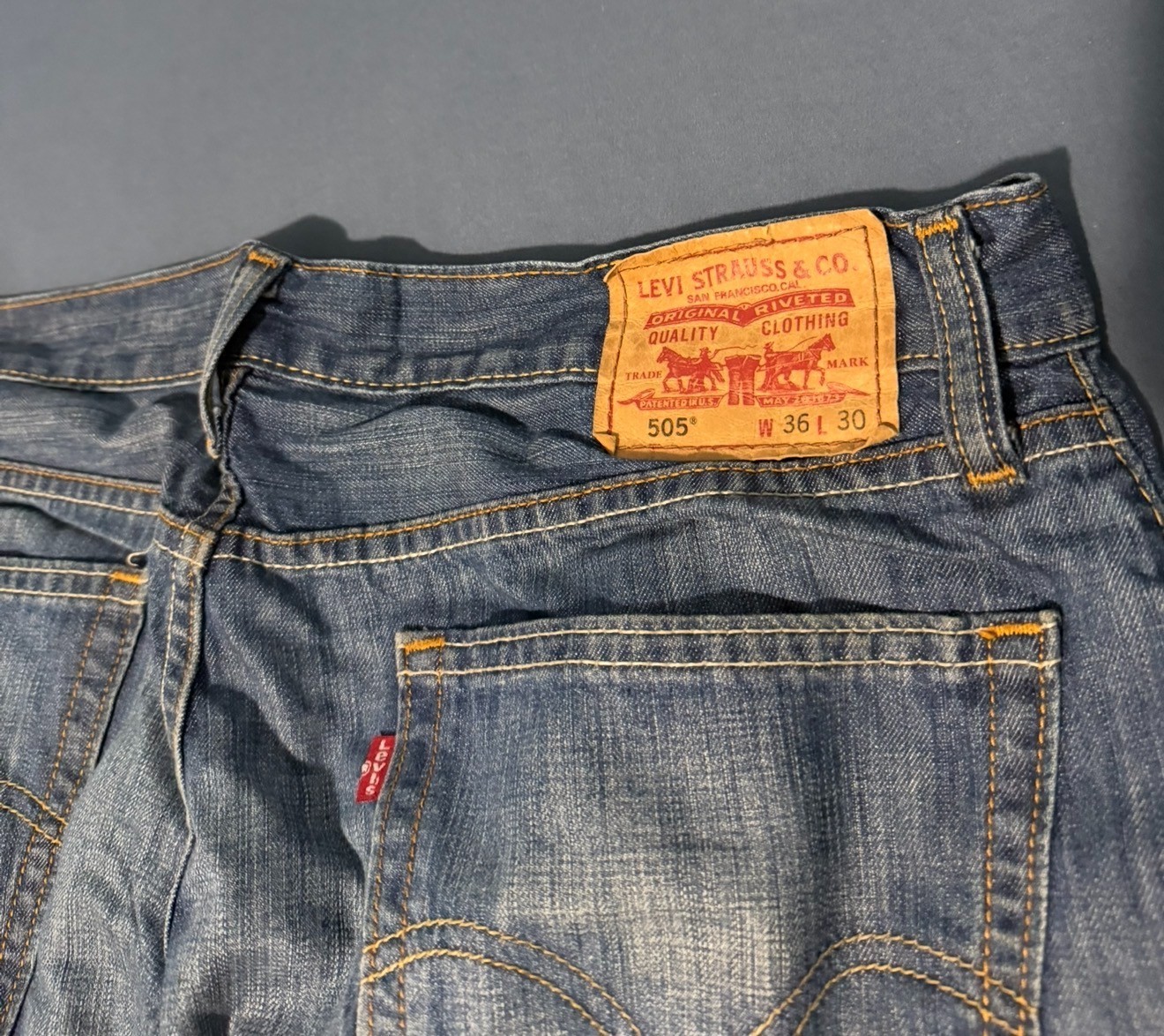 Levis 505 Straight Fit Jeans Mens 36×30 Blue Denim Medium Wash Red Tab Classic