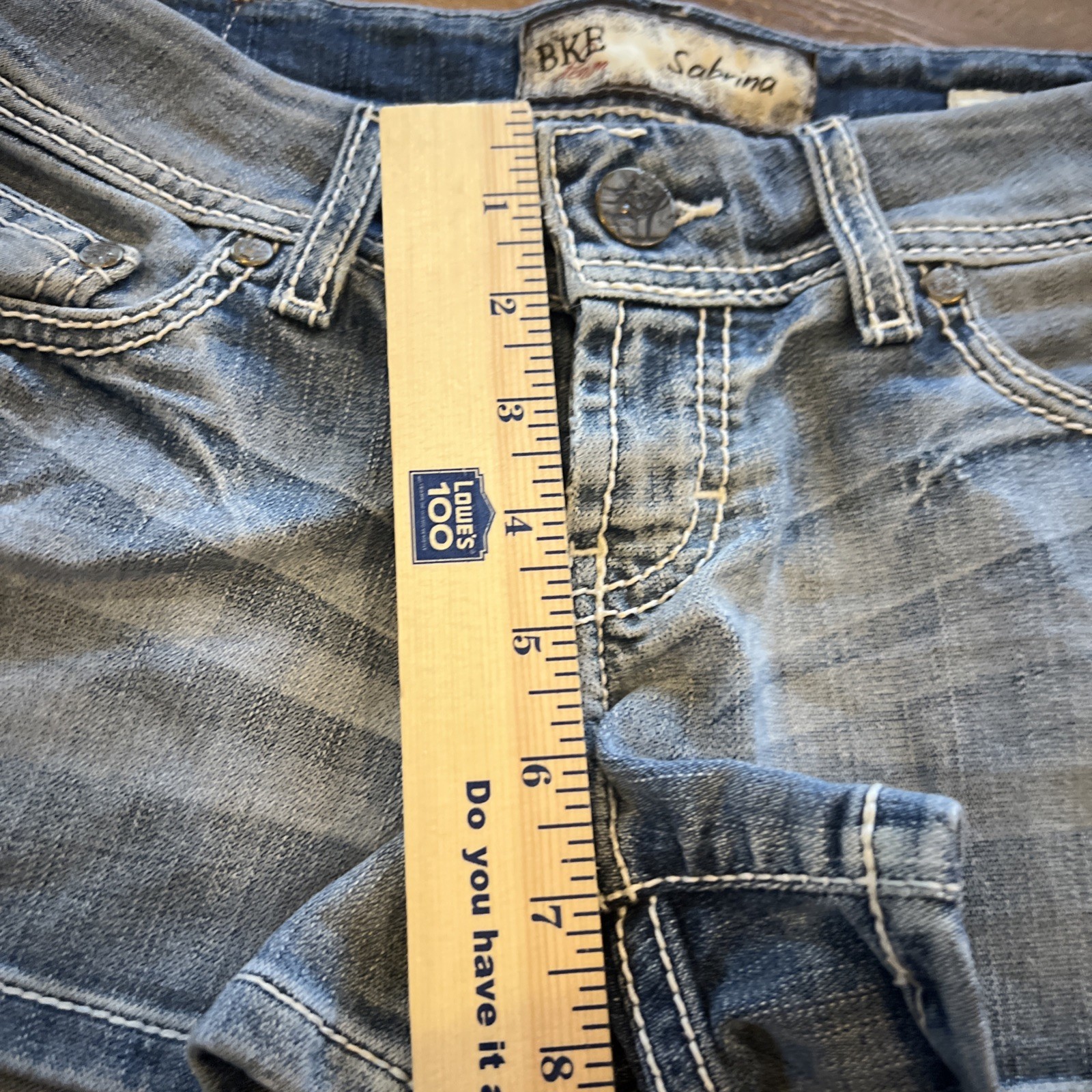 Buckle BKE Sabrina Light Wash Distressed Stretch Y2K Low Rise Shorts Sz 26