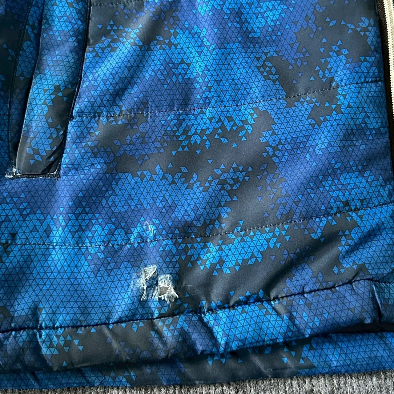 P50 Kaepa Blue Pattern Chest 44″ Length 26″ Sleeve 24.5″