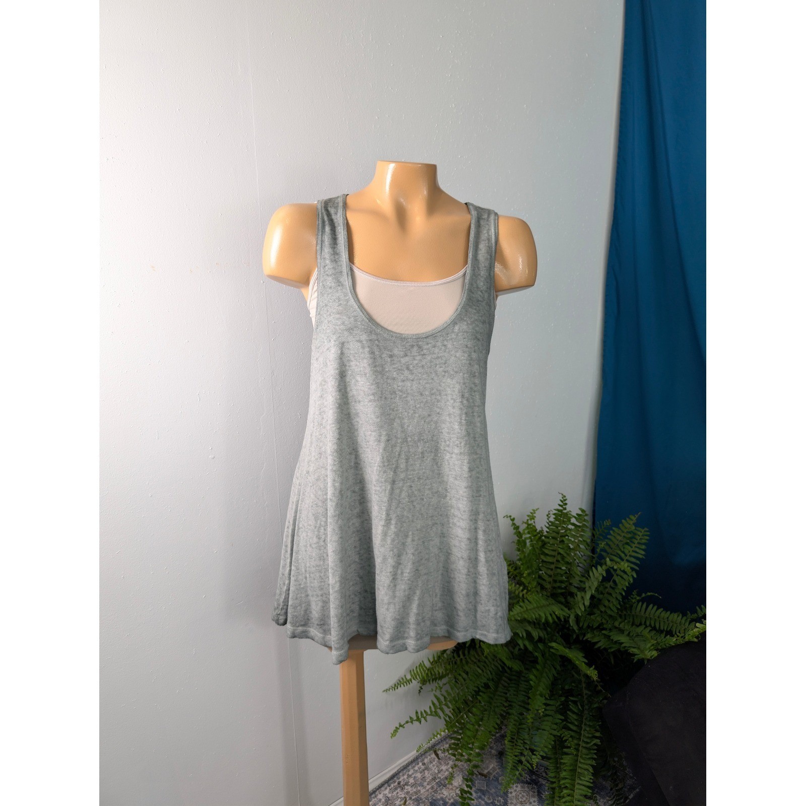 Akemi + Kin Tank Top Womens Medium Green Linen Blend Scoop Neck Ombre Flowy