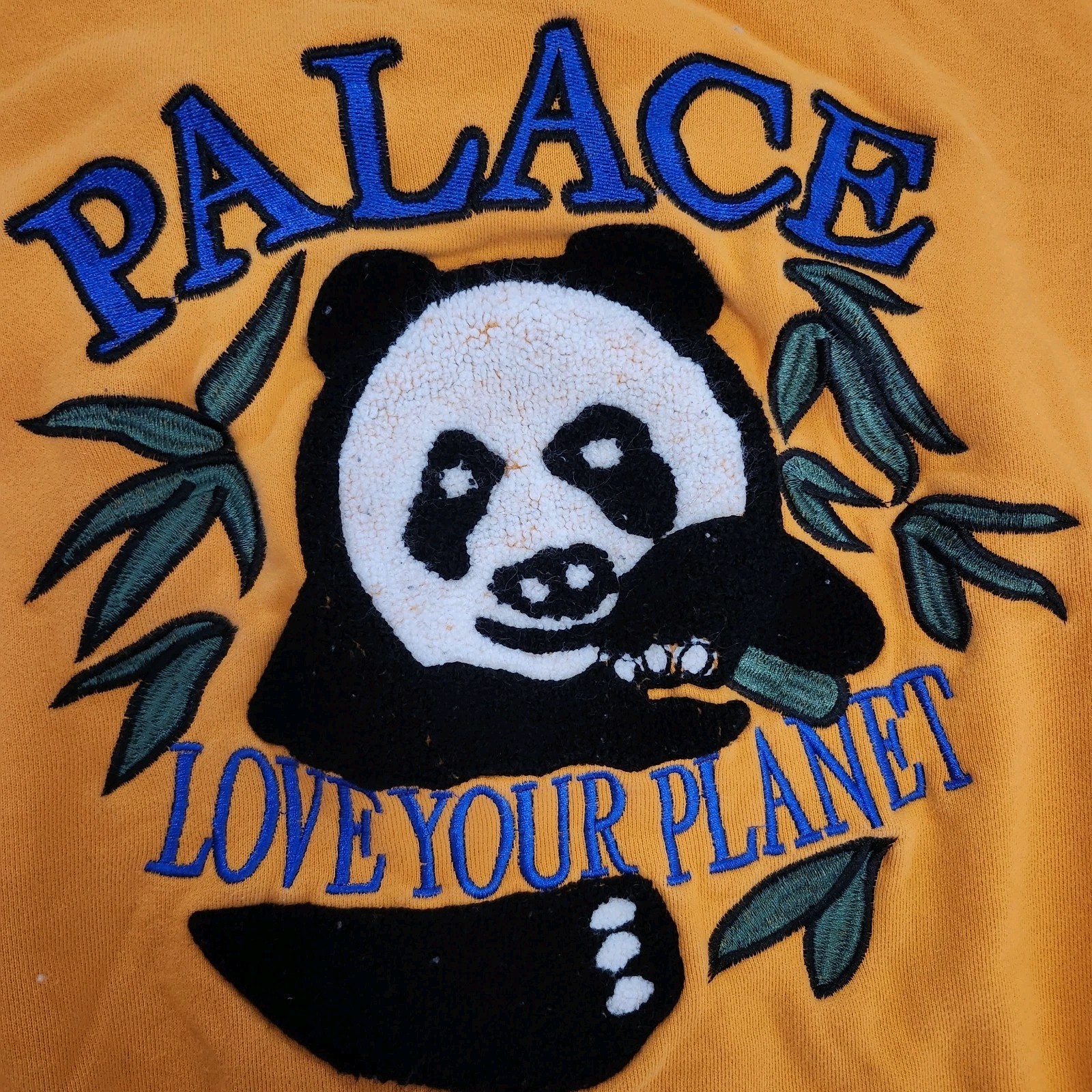Palace Skateboards Panda Love Your Planet Crewneck Pullover Size Large Euc