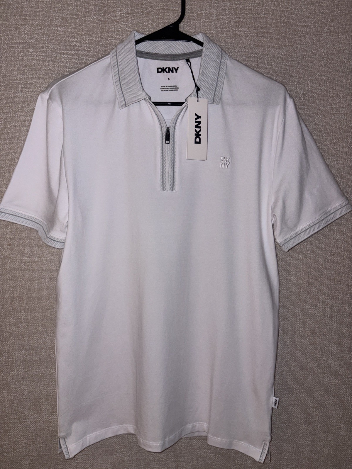 (NEW WITH TAGS) DKNY White Polo Shirt Zip Collar Men’s Size, Small