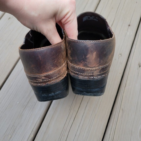 Dansko Professional Pepper Brown Oiled Leather Platform Distressed Clogs 39