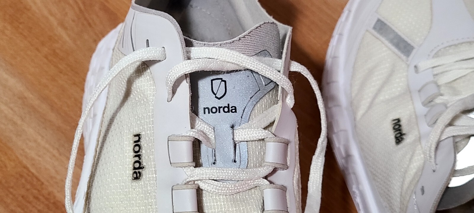 Norda 001 Trail Running Shoes Unisex Men’s 9, Women’s 10.5 – White Gray