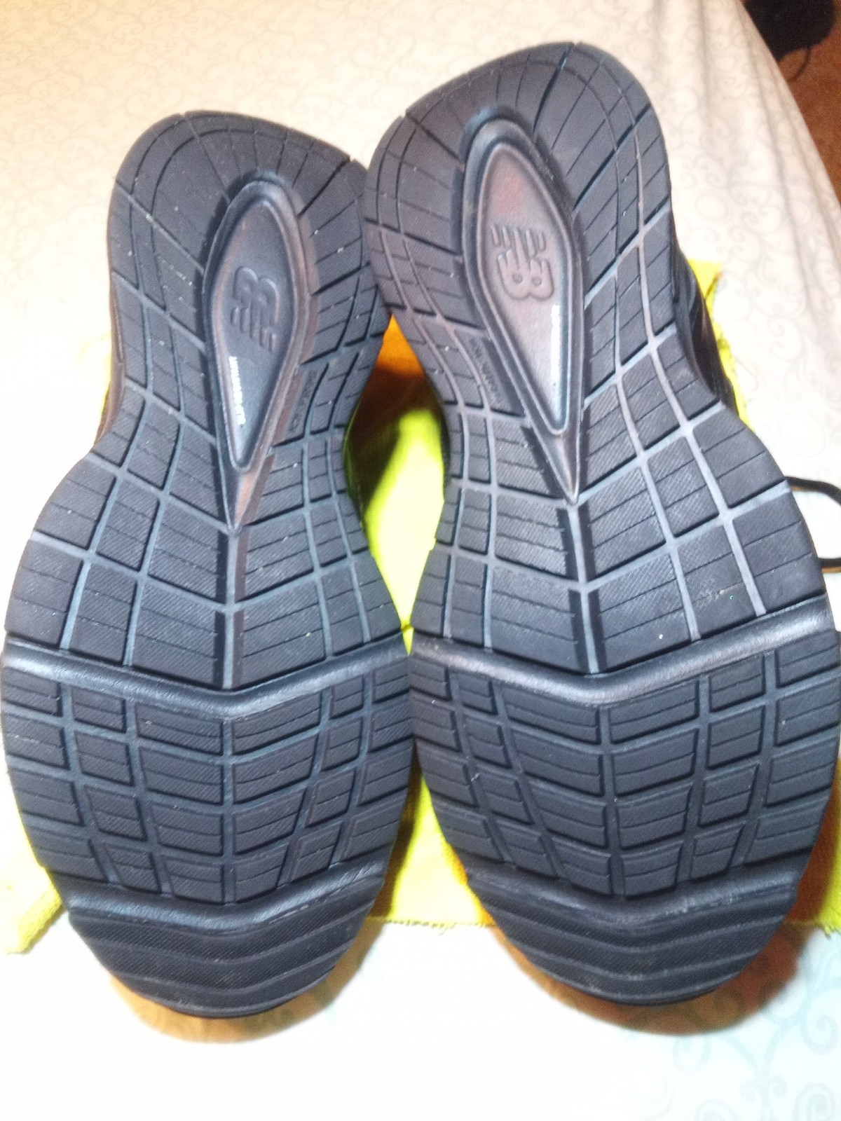 New Balance 608 Men’s Size 8.5 4E Black Leather Running Shoes