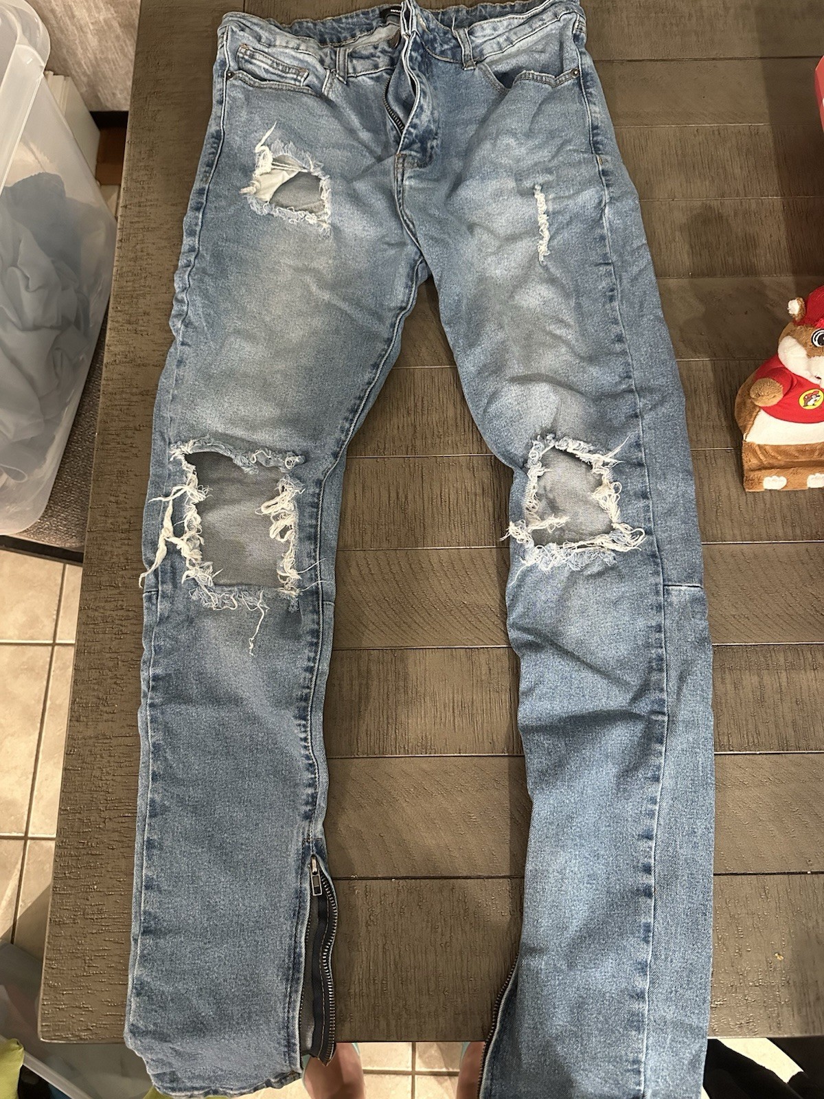 Nova Men’s Jeans Distressed Size 32