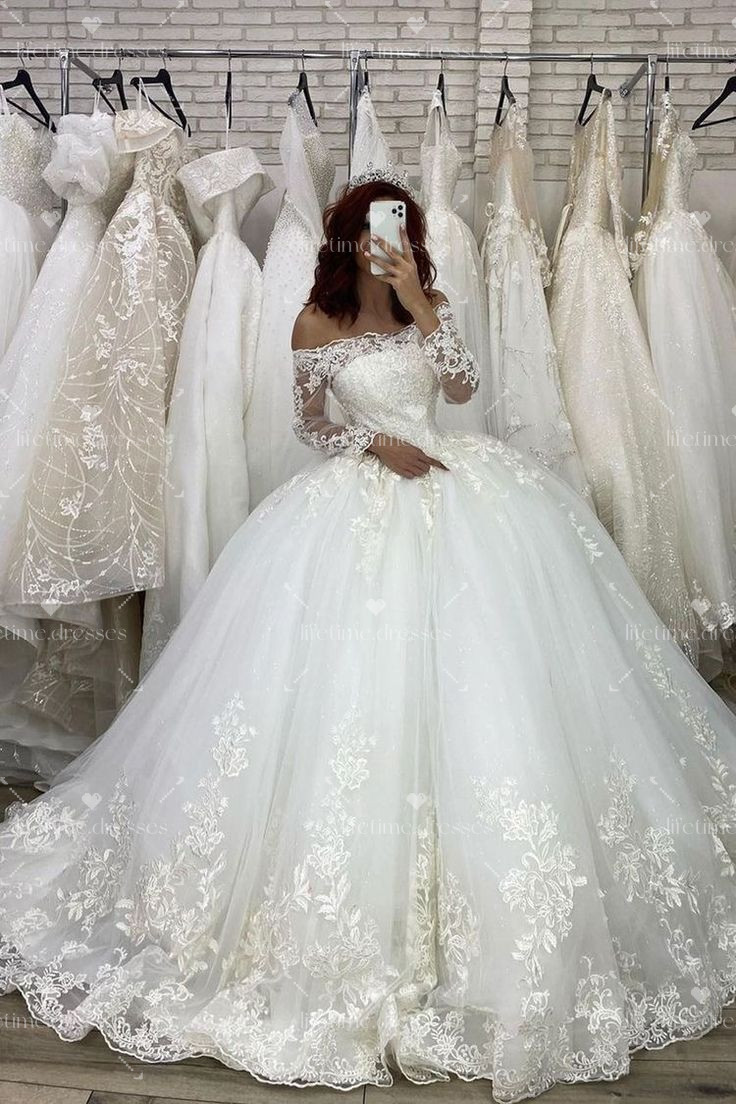Classic Wedding Dresses Off Shoulder White Ivory Tulle Lace up Bridal Gowns