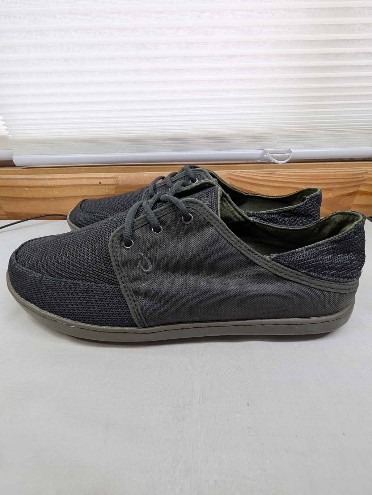 ​OluKai Nohea Lace Mesh Men’s Size 11 Charcoal Gray Green Casual Walking Shoes