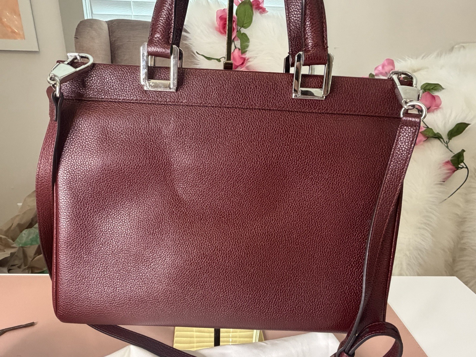 Gucci Zumi Grained Leather Medium Top Handle Shoulder Bag Burgundy Entrupy COA