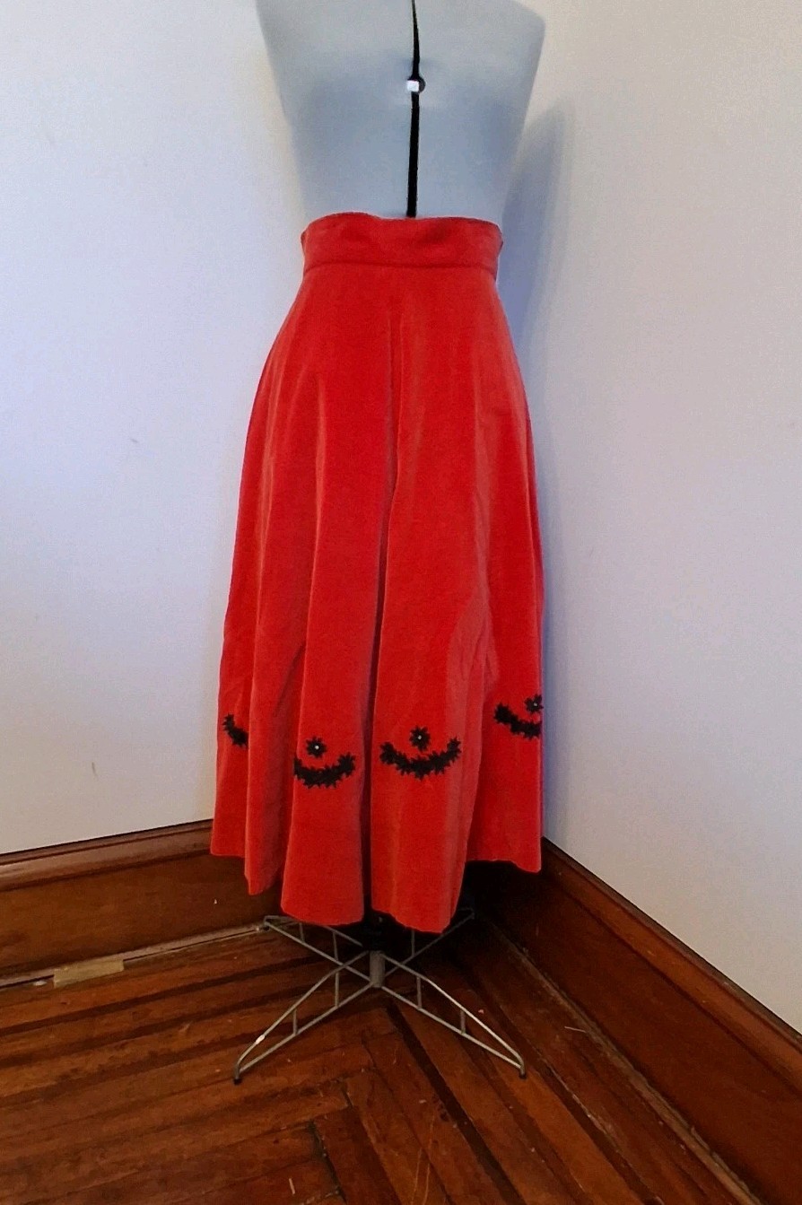 1950s Vintage Red Velvet Half Circle Skirt Lace Appliqué Christmas Skirt Sz S