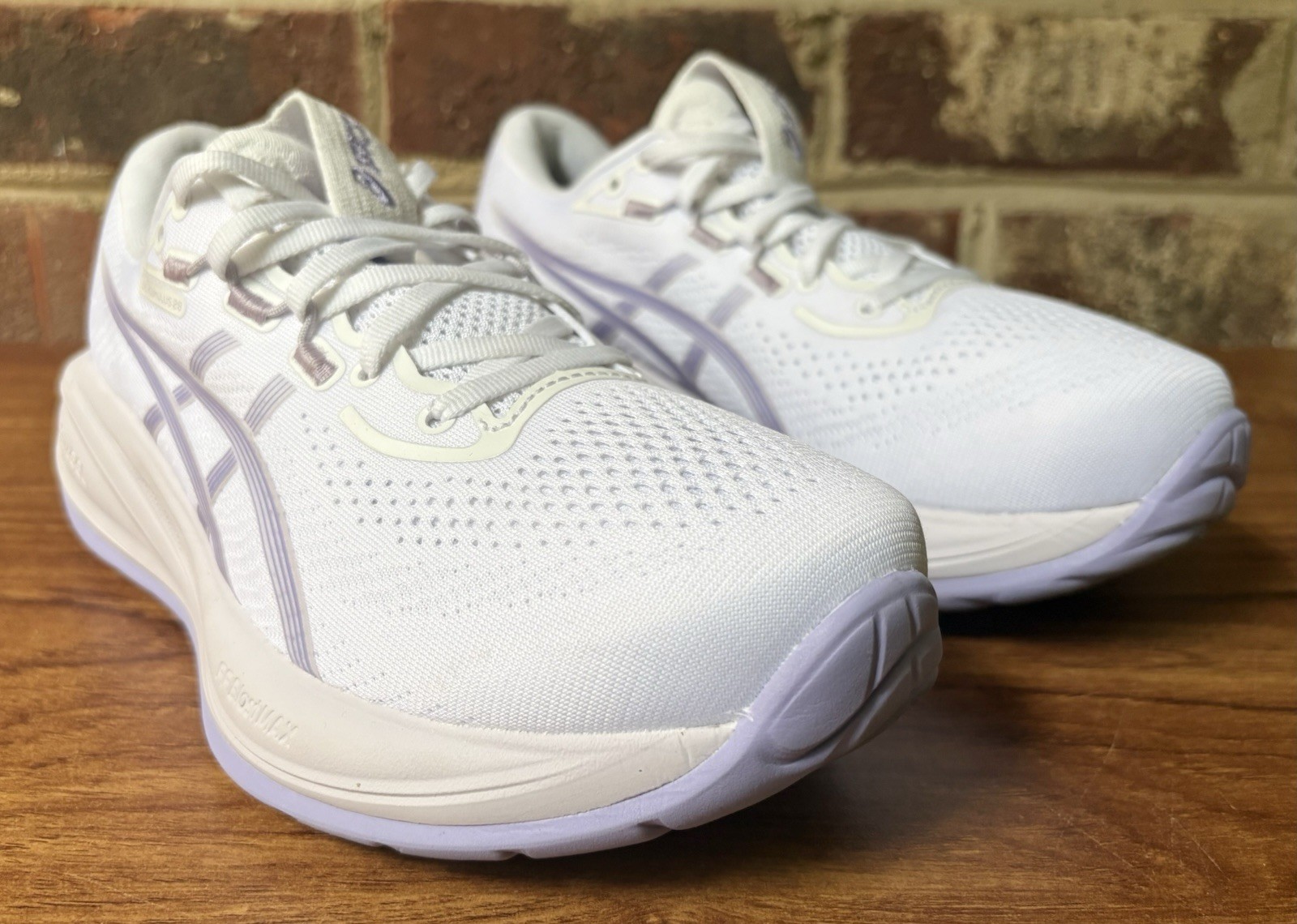 ASICS Gel-Cumulus 28 Womens Running Shoes Size 8.5 White Bluebell F620126
